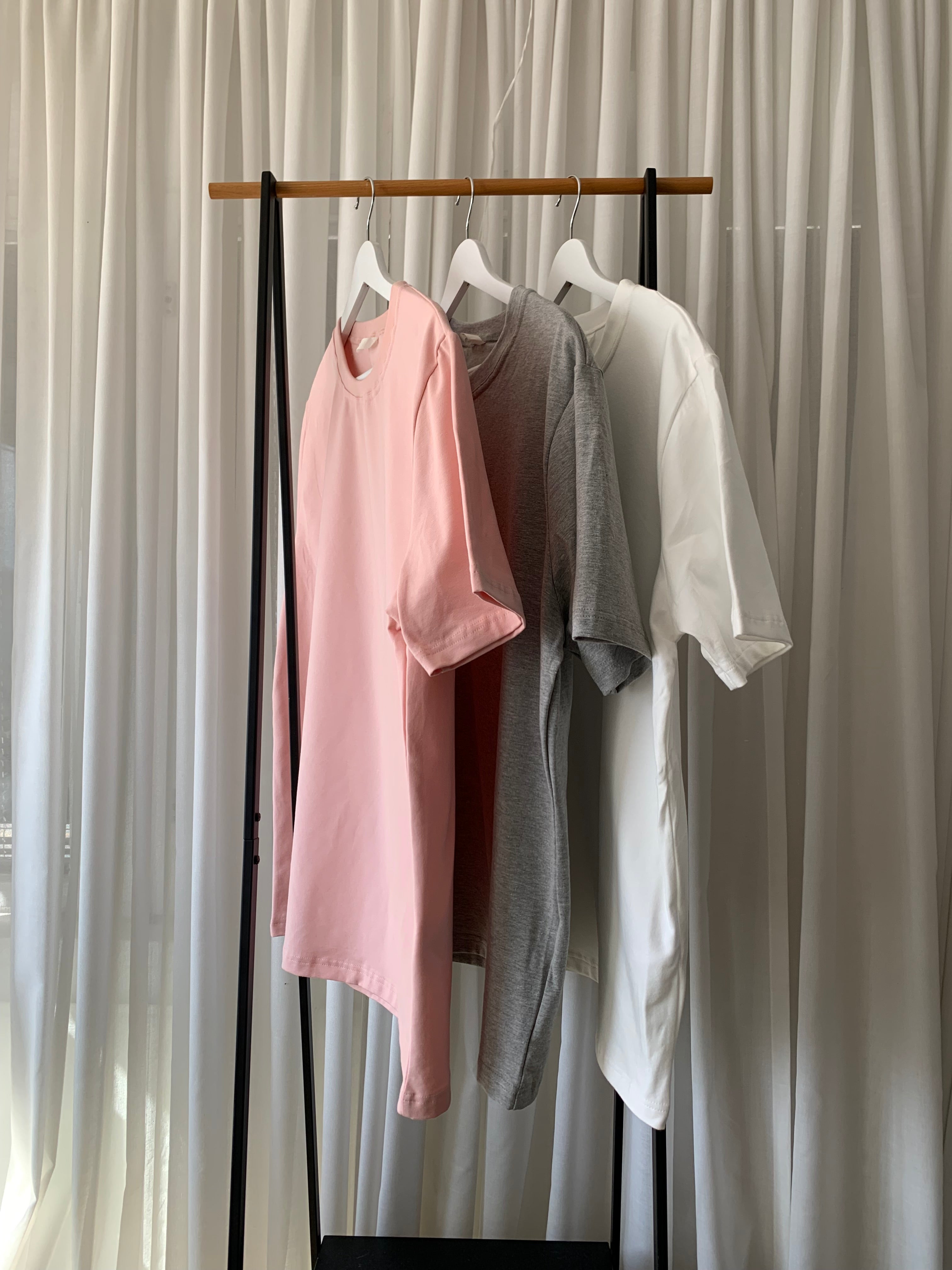 Vaaleat unisex t-paidat