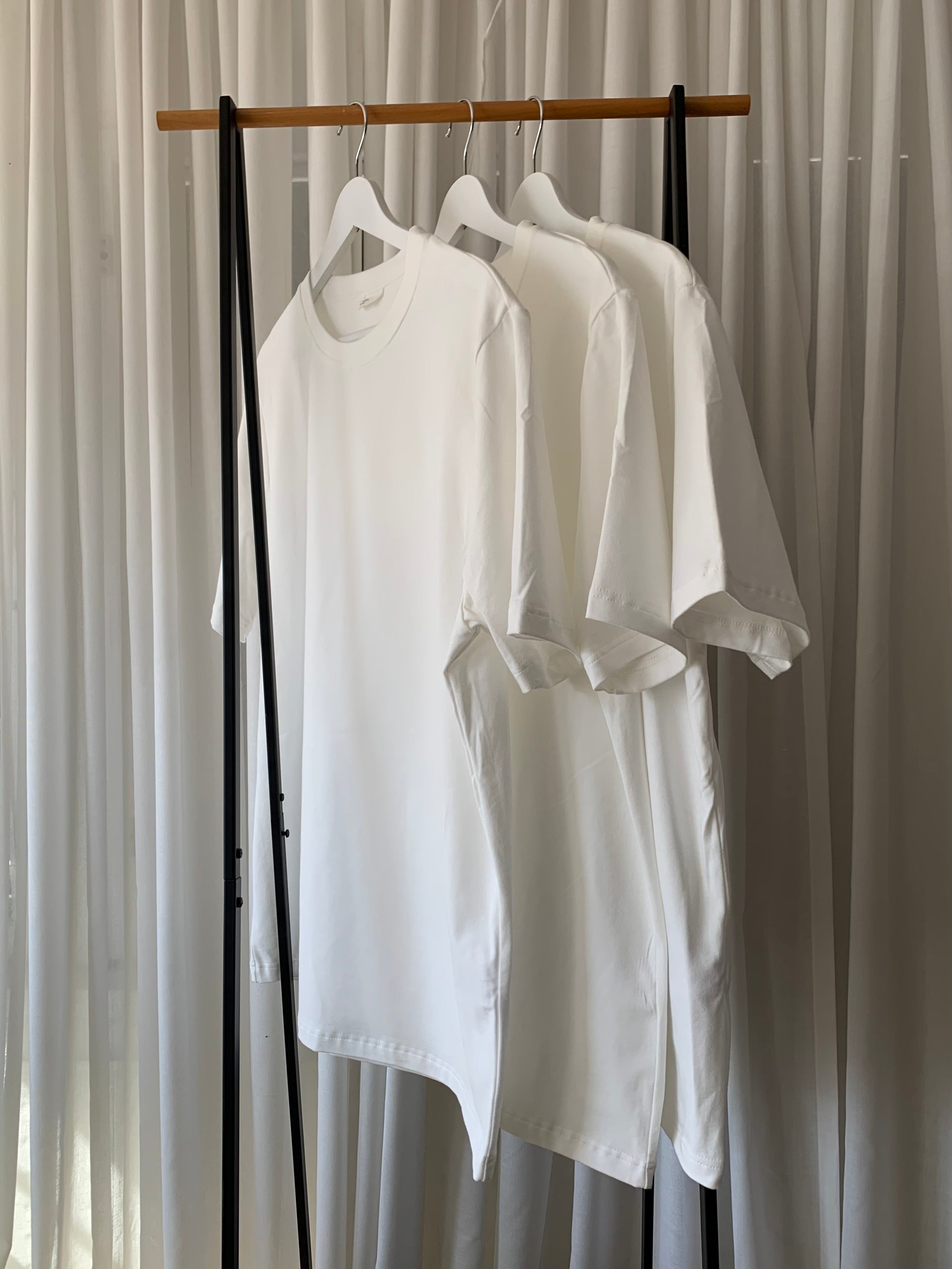 Valkoiset unisex t-paidat
